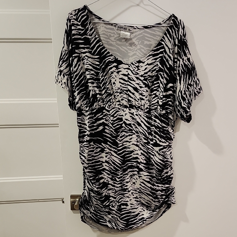 🔥 3/$25 🔥Stylish Zebra Print V-Neck Blouse